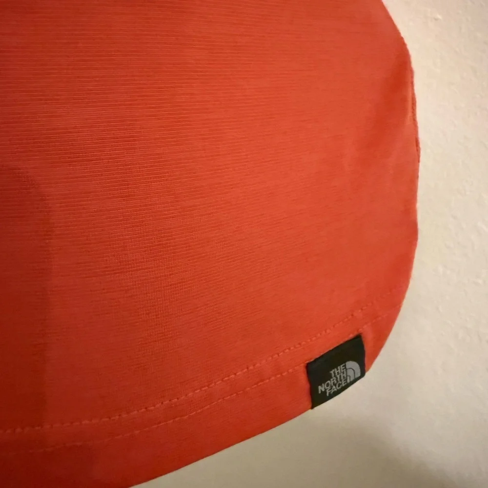 The North Face Coral V-Neck Short Sleeve Tee - Picture 2 of 7